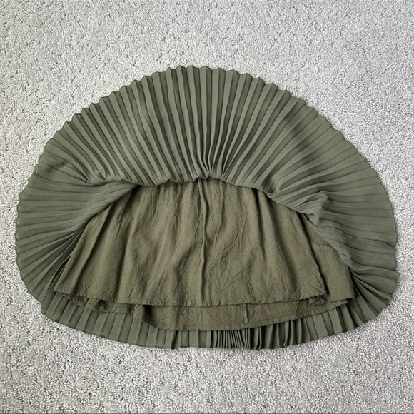 Hollister Pleated A-Line Mini Skirt Skater Preppy Olive Green Skirt XS EUC - Picture 3 of 6